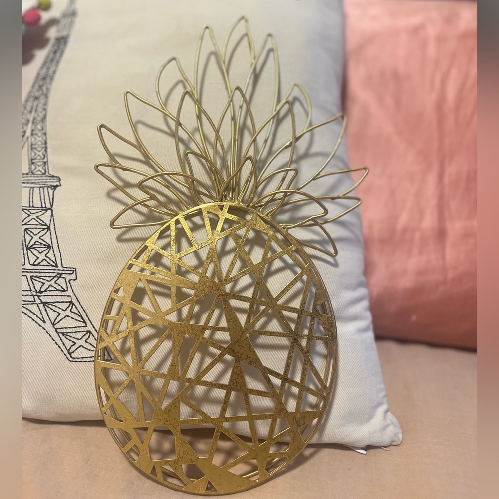 Gold Wire Pineapple Decor